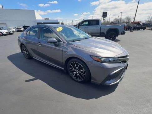 Used 2024 Toyota Camry SE image 2