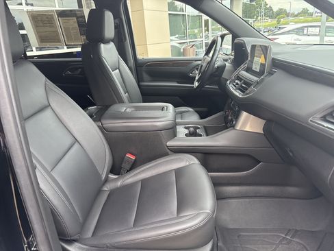Used 2023 Chevrolet Suburban Z71 w/ Luxury Package AWD/4WD image 33