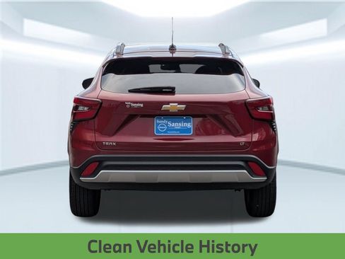 Used 2025 Chevrolet Trax LT w/ LT Convenience Package FWD image 6