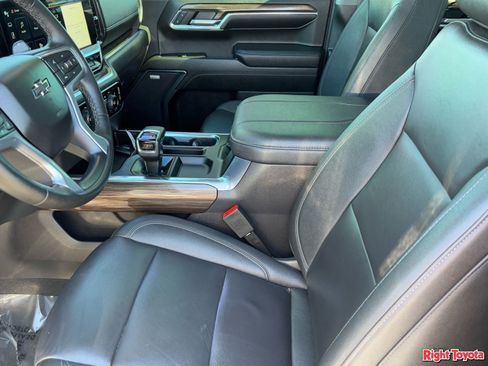 Used 2024 Chevrolet Silverado 1500 LT Trail Boss w/ LT Trail Boss Premium Package AWD/4WD image 19