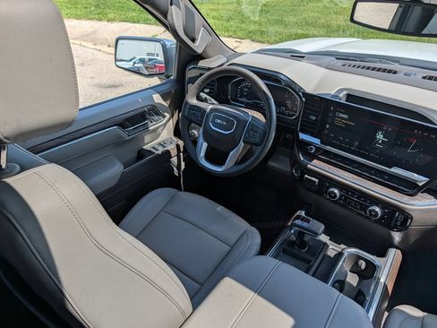 Used 2025 GMC Sierra 1500 SLT w/ SLT Premium Plus Package AWD/4WD image 9