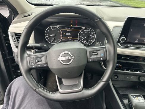 Used 2025 Nissan Rogue SV AWD/4WD image 13