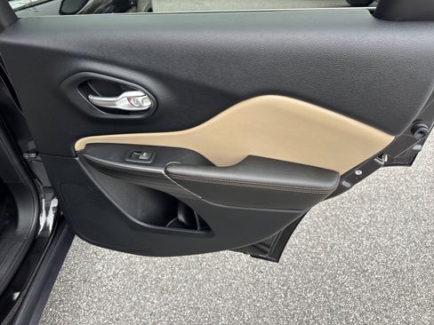 Used 2016 Jeep Cherokee Limited w/ Technology Group image 16