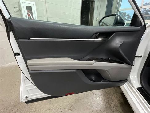 Used 2021 Toyota Camry LE FWD image 10