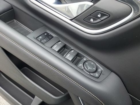 Used 2023 GMC Yukon SLT w/ SLT Luxury Package AWD/4WD image 30