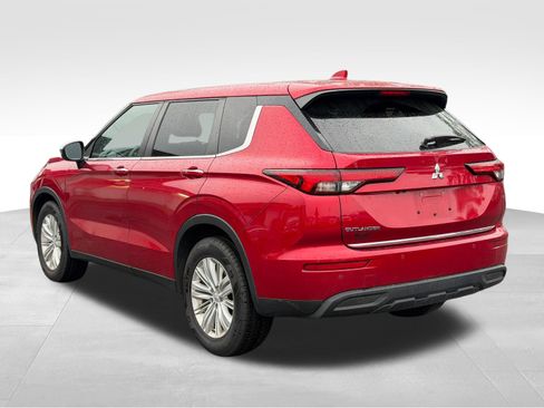 Used 2022 Mitsubishi Outlander ES AWD/4WD image 4