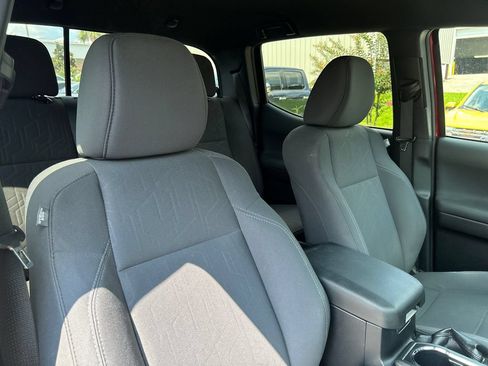 Used 2018 Toyota Tacoma TRD Sport RWD image 14