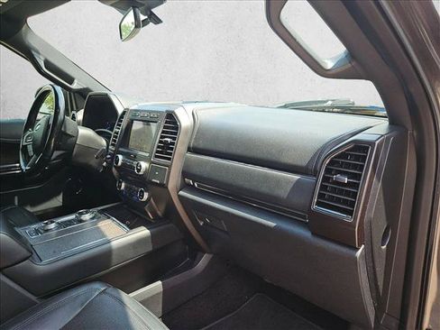 Used 2018 Ford Expedition Limited w/ Equipment Group 302A AWD/4WD image 21