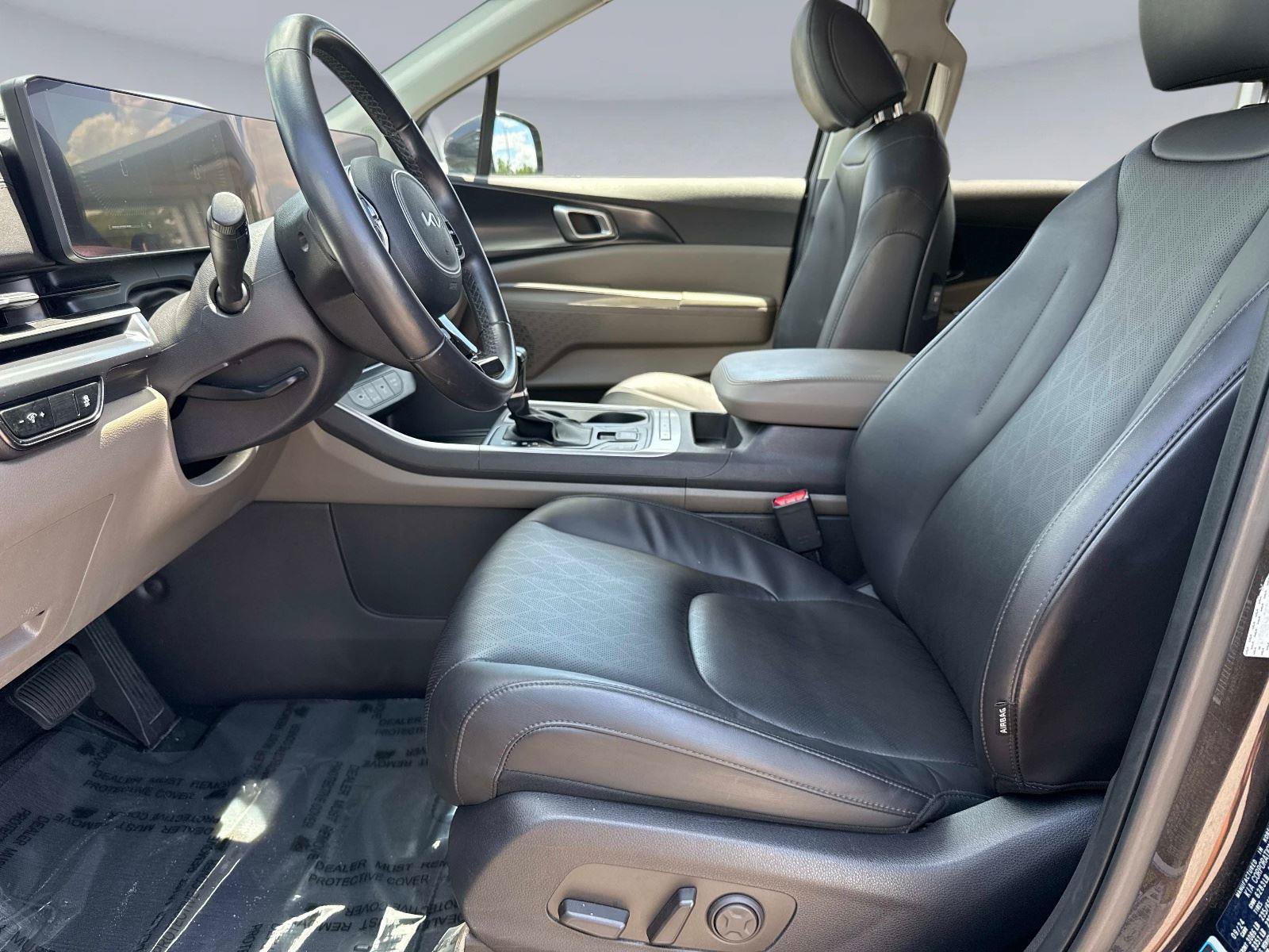 Used 2025 Kia Carnival FWD image 20