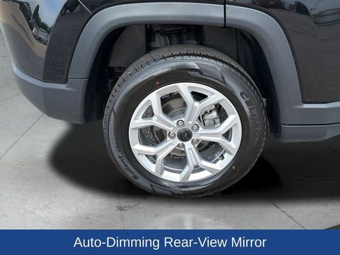 Used 2025 Jeep Compass Latitude w/ Sun & Sound Group AWD/4WD image 32