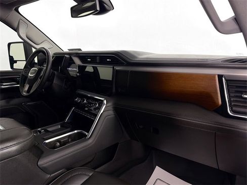 Used 2024 GMC Sierra 3500 Denali image 27