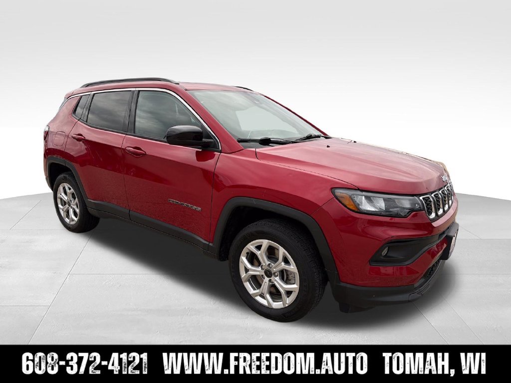Used 2025 Jeep Compass Latitude w/ Sun & Sound Group AWD/4WD image 10
