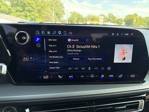 Used 2025 Chevrolet Traverse LT w/ Driver Confidence Package FWD image 31