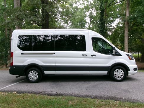 Used 2024 Ford Transit 350 XLT RWD image 4