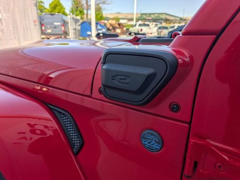 Used 2025 Jeep Wrangler Unlimited Sahara w/ Safety Group AWD/4WD image 10