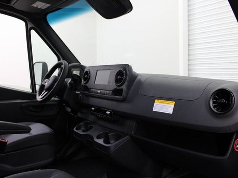 Used 2023 Mercedes-Benz Sprinter 3500 image 21
