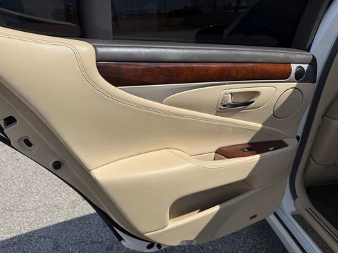 Used 2013 Lexus LS 460 Luxury w/ Comfort Pkg image 21