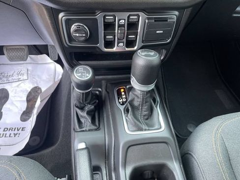 Used 2025 Jeep Wrangler Unlimited Sport AWD/4WD image 26