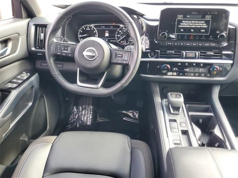 Certified 2025 Nissan Pathfinder SL w/ SL Premium Package image 16