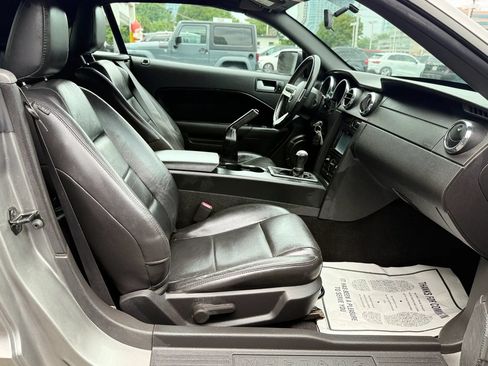 Used 2008 Ford Mustang Convertible RWD image 33