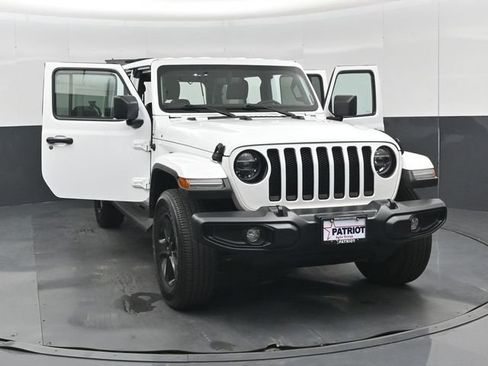 Used 2022 Jeep Wrangler Unlimited Sahara AWD/4WD image 55