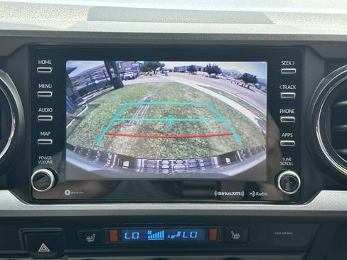 Used 2020 Toyota Tacoma TRD Sport w/ Technology Package AWD/4WD image 32