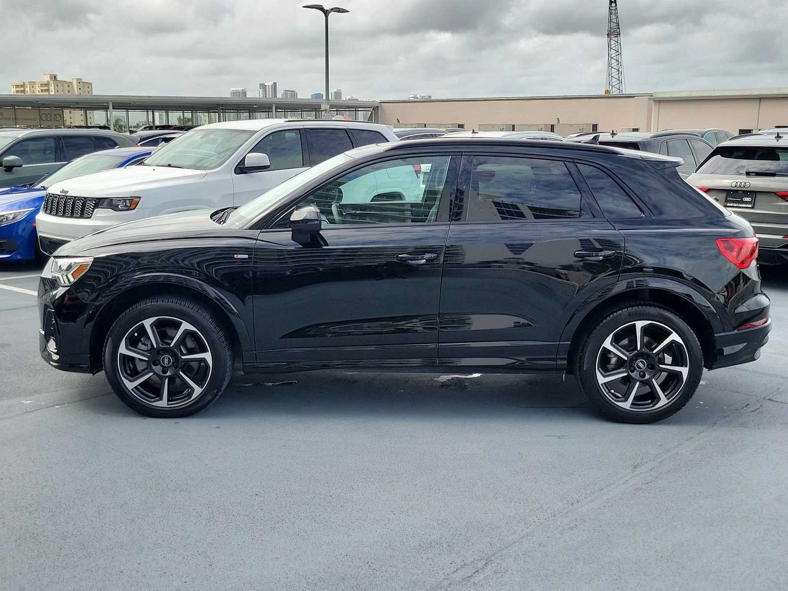 Certified 2025 Audi Q3 2.0T Premium Plus w/ Premium Plus Package AWD/4WD image 3