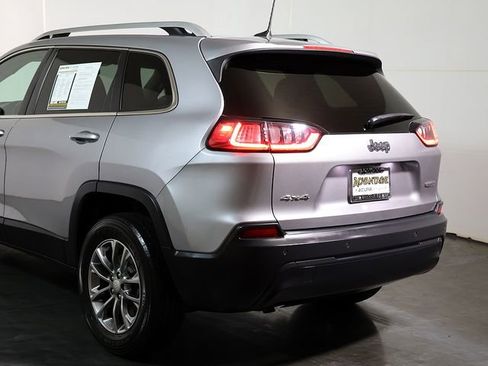 Used 2019 Jeep Cherokee Latitude Plus w/ Cold Weather Group AWD/4WD image 11