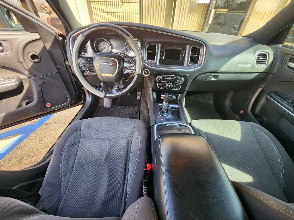 Used 2015 Dodge Charger SE w/ Popular Equipment Group RWD image 9