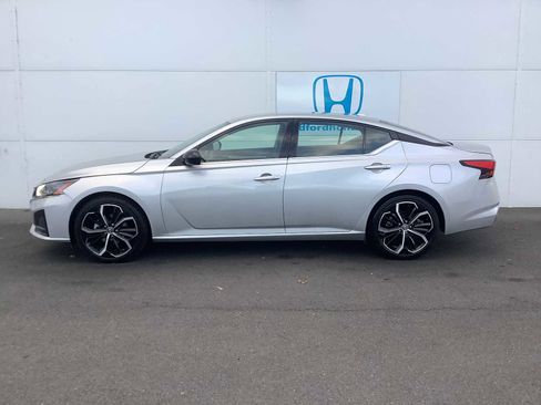 Used 2023 Nissan Altima 2.5 SR image 2