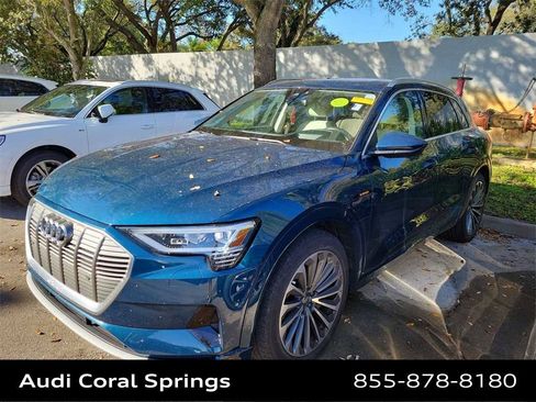 Used 2019 Audi e-tron Prestige w/ Prestige Package image 3