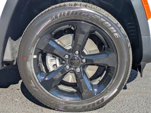 New 2025 Jeep Grand Cherokee L Altitude image 11