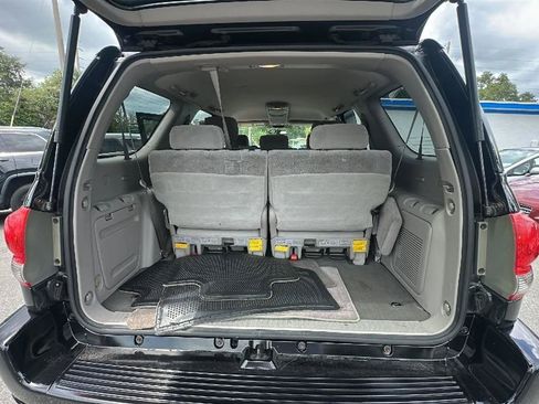 Used 2006 Toyota Sequoia SR5 AWD/4WD image 38