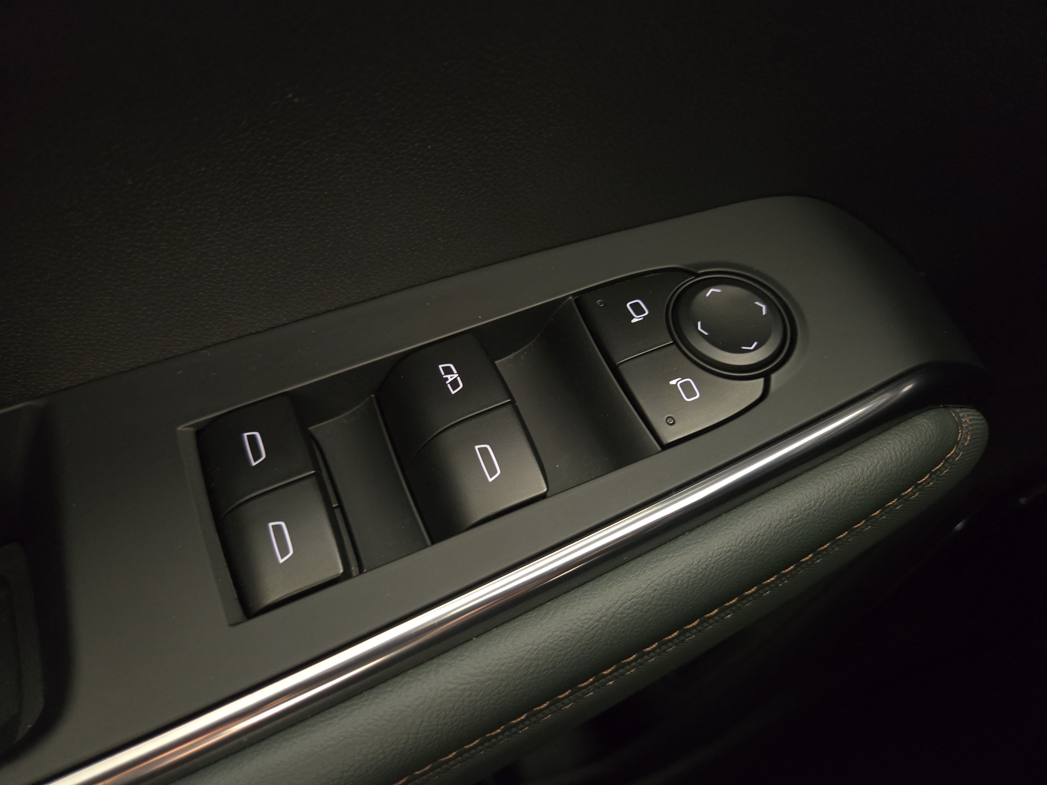 Certified 2025 GMC Acadia AT4 AWD/4WD image 27