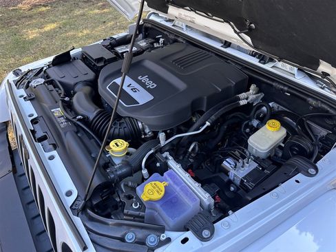 Used 2017 Jeep Wrangler Unlimited Sahara image 52