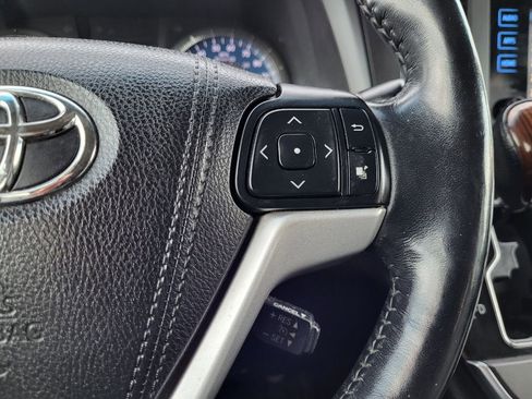 Used 2017 Toyota Sienna Limited image 25
