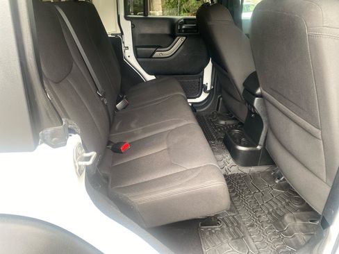 Used 2018 Jeep Wrangler Unlimited Sport S AWD/4WD image 8