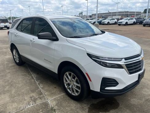 Used 2022 Chevrolet Equinox LS w/ LS Convenience Package AWD/4WD image 5