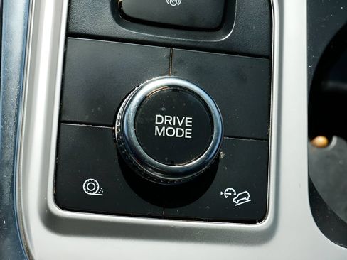 Used 2022 Ford Explorer XLT w/ Equipment Group 202A AWD/4WD image 25