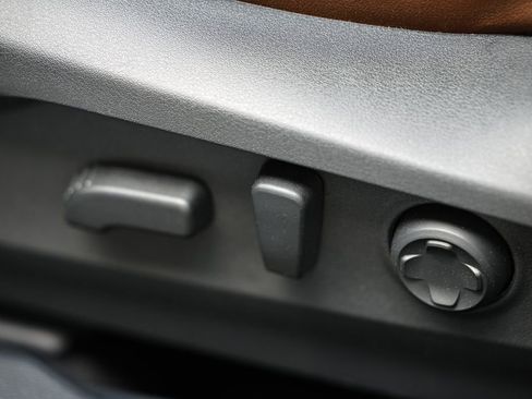 Used 2025 Subaru Outback Touring XT image 23