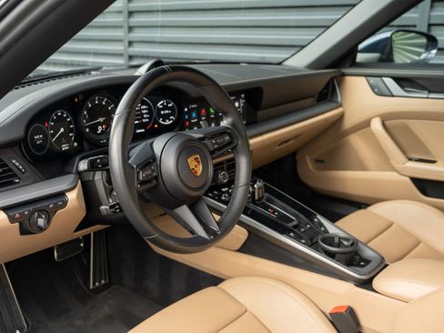 Certified 2022 Porsche 911 Targa 4S AWD/4WD image 4