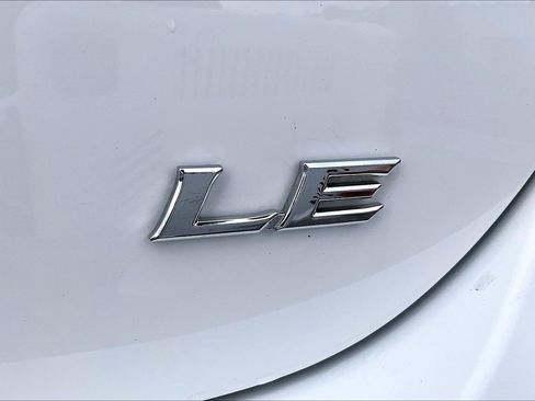 Used 2020 Toyota Camry LE image 26