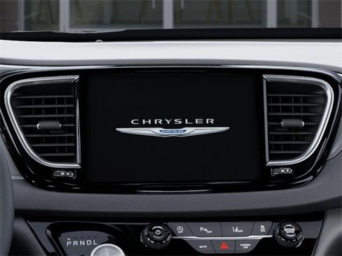 New 2025 Chrysler Voyager LX image 18