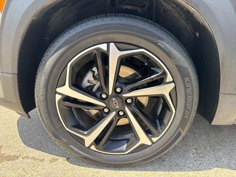 Used 2023 Chevrolet TrailBlazer RS w/ Sun and Liftgate Package FWD image 9