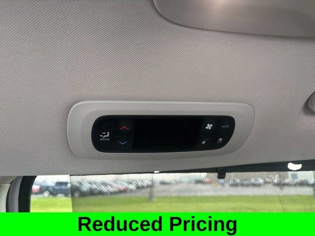 Used 2024 Chrysler Pacifica Touring-L FWD image 31