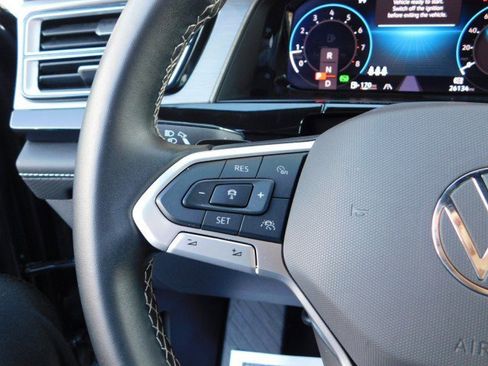 Used 2025 Volkswagen Atlas Cross Sport SE image 27