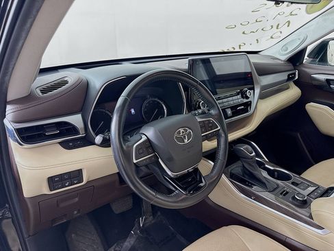 Used 2021 Toyota Highlander Platinum AWD/4WD image 9