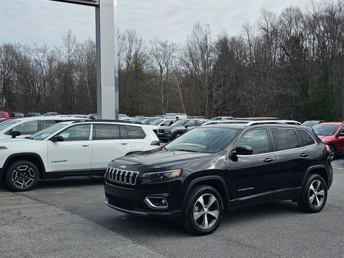 Used 2020 Jeep Cherokee Limited image 2