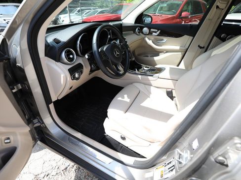 Used 2019 Mercedes-Benz GLC 300 image 18