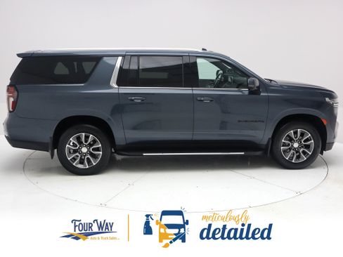 Used 2021 Chevrolet Suburban LT w/ LT Signature Package AWD/4WD image 2